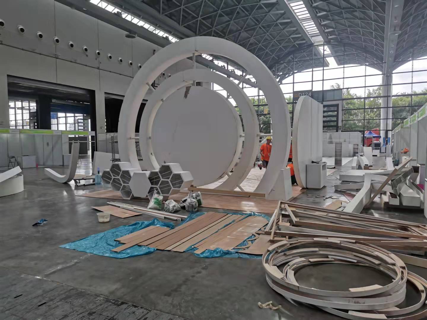展會展臺搭建第一天主要是做什么？